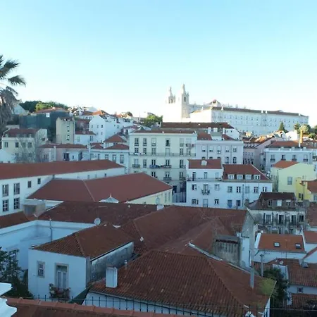 Alfama Stunning River And Historic Views 2bedrooms & 2bathrooms Ac Balcony 18th Century Building Appartamento Lisbona