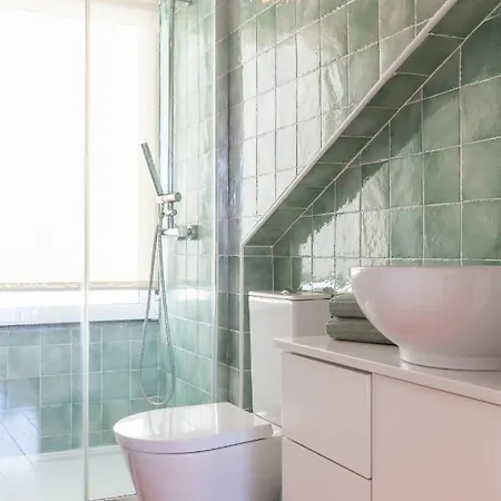 Alfama Stunning River And Historic Views 2bedrooms & 2bathrooms Ac Balcony 18th Century Building Apartment Lissabon