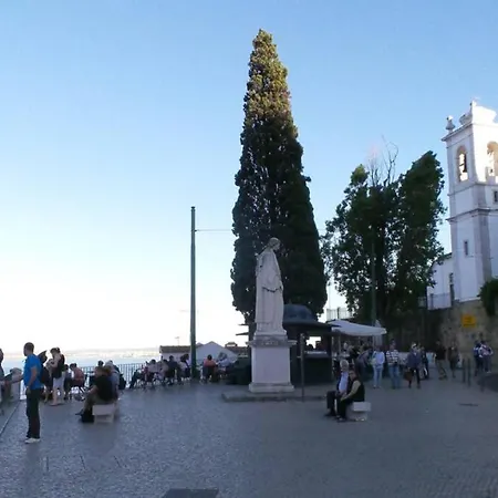 Alfama Stunning River And Historic Views 2bedrooms & 2bathrooms Ac Balcony 18th Century Building شقة Lisboa