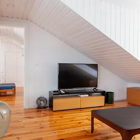 Alfama Riverside: Historic Gem With Panoramic Views Apartment *