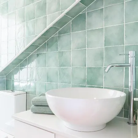 Alfama Stunning River And Historic Views 2bedrooms & 2bathrooms Ac Balcony 18th Century Building شقة Lisboa