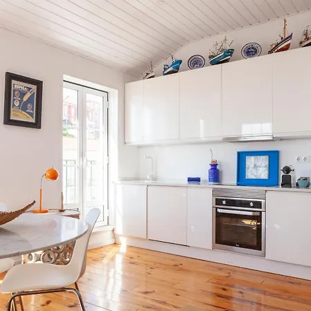 Alfama Stunning River And Historic Views 2bedrooms & 2bathrooms Ac Balcony 18th Century Building