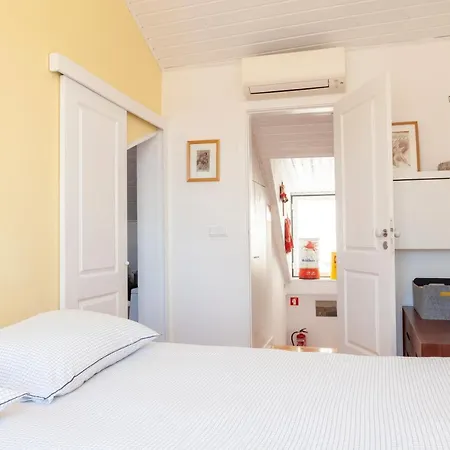 Alfama Stunning River And Historic Views 2bedrooms & 2bathrooms Ac Balcony 18th Century Building *