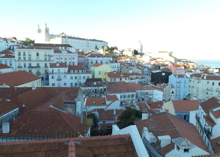 Alfama Stunning River And Historic Views 2bedrooms & 2bathrooms Ac Balcony 18th Century Building Lisboa