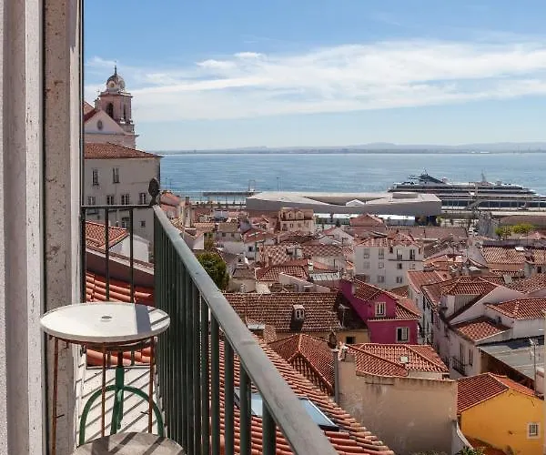 Alfama Stunning River And Historic Views 2bedrooms & 2bathrooms Ac Balcony 18th Century Building Apartmán