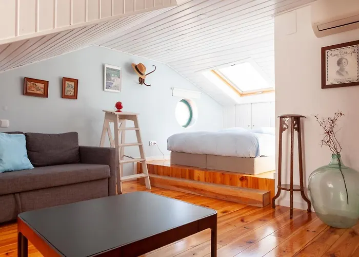 Alfama Stunning River And Historic Views 2bedrooms & 2bathrooms Ac Balcony 18th Century Building *