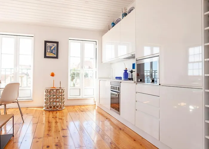 Alfama Stunning River And Historic Views 2bedrooms & 2bathrooms Ac Balcony 18th Century Building