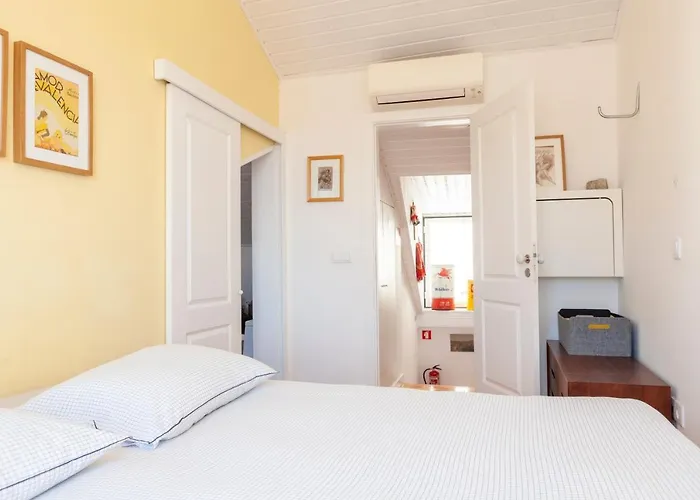 Alfama Stunning River And Historic Views 2bedrooms & 2bathrooms Ac Balcony 18th Century Building *