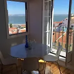 Alfama Stunning River And Historic Views 2bedrooms & 2bathrooms Ac Balcony 18th Century Building Apartament Lizbona