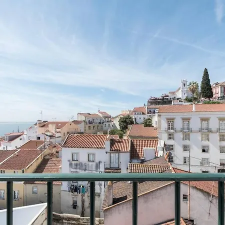 Διαμέρισμα Alfama Stunning River And Historic Views 2bedrooms & 2bathrooms Ac Balcony 18th Century Building *