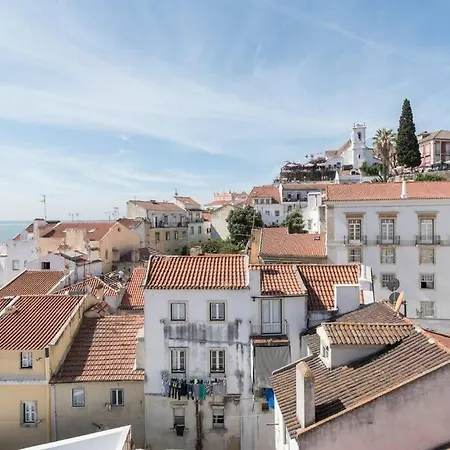 Alfama Stunning River And Historic Views 2bedrooms & 2bathrooms Ac Balcony 18th Century Building * リスボン