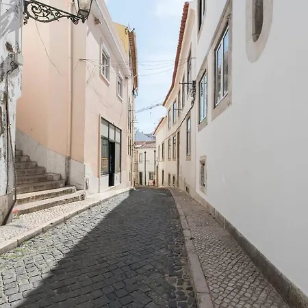 Alfama Stunning River And Historic Views 2bedrooms & 2bathrooms Ac Balcony 18th Century Building * リスボン