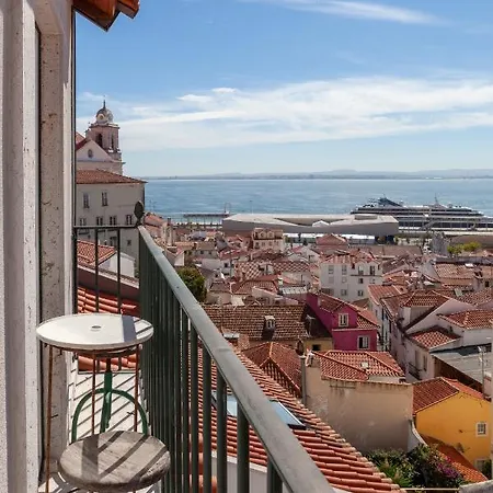 Alfama Stunning River And Historic Views 2bedrooms & 2bathrooms Ac Balcony 18th Century Building アパート