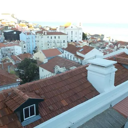 Апартаменти Alfama Stunning River And Historic Views 2bedrooms & 2bathrooms Ac Balcony 18th Century Building