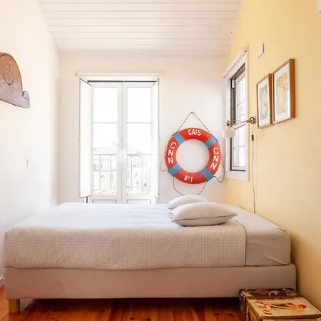 Alfama Stunning River And Historic Views 2bedrooms & 2bathrooms Ac Balcony 18th Century Building * Лісабон