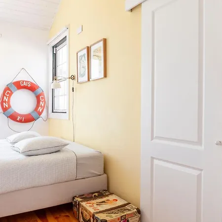 Апартаменти Alfama Stunning River And Historic Views 2bedrooms & 2bathrooms Ac Balcony 18th Century Building *